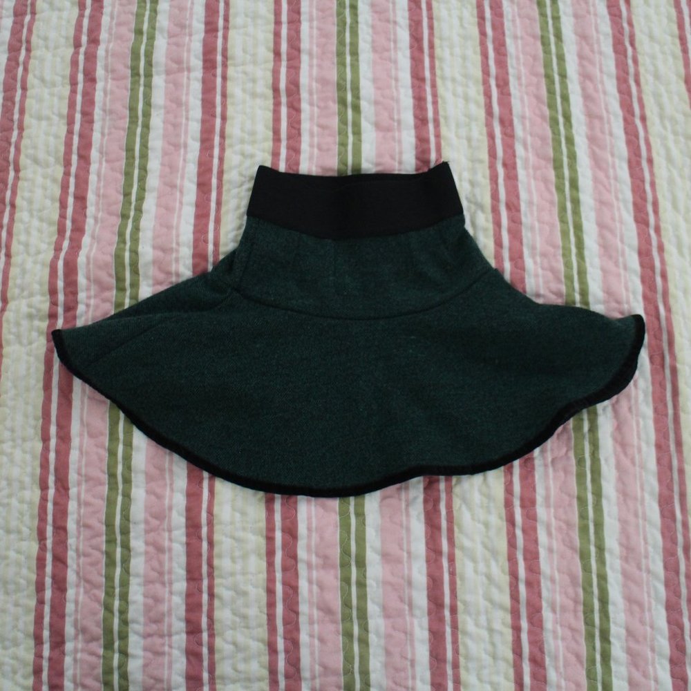 EUC KIDICHIC GREEN/BLACK SKIRT Sz 3